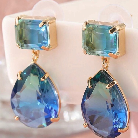 2/$30🌵 Shimmering Ocean Water Gradient Blue Green Rhinestone Earrings Vtg Style - Picture 5 of 11